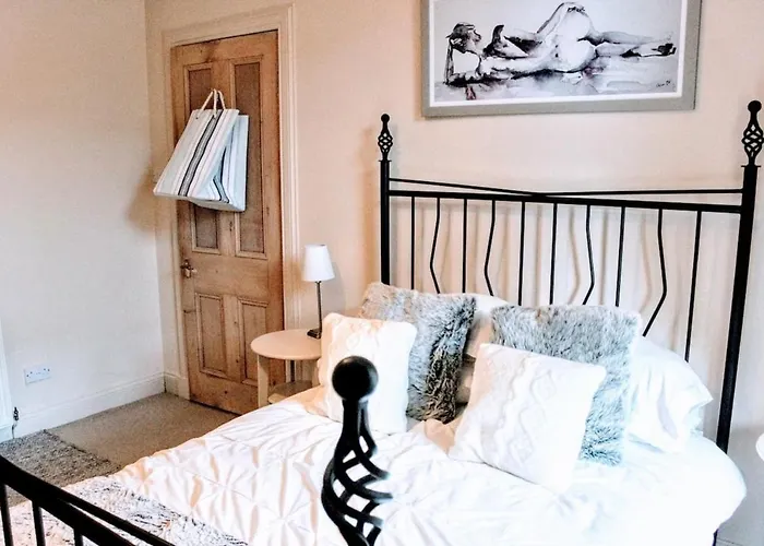 Cosy And Modern Apartment In Central Edinburgh